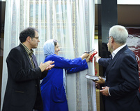 رونمایی و اهدای فرش هر گردشگر یک گره به کمیسیون ملی یونسکو